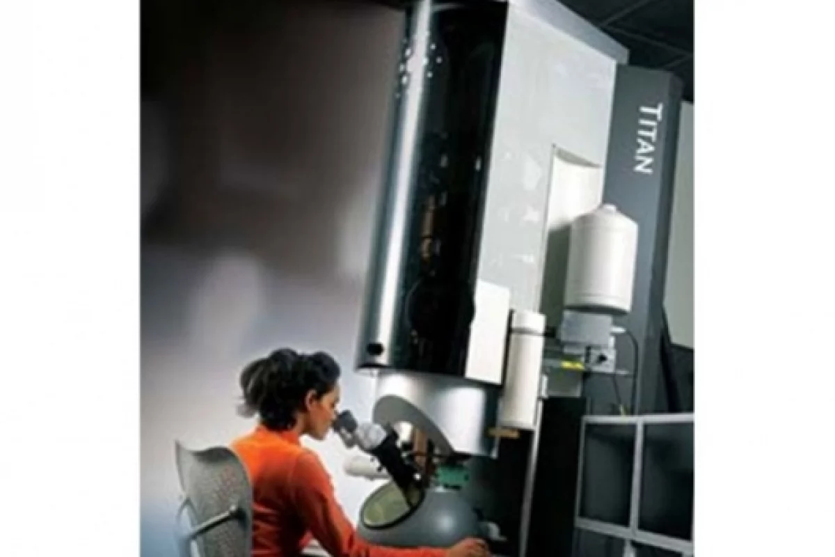 The Titan 80-300 Cubed microscope