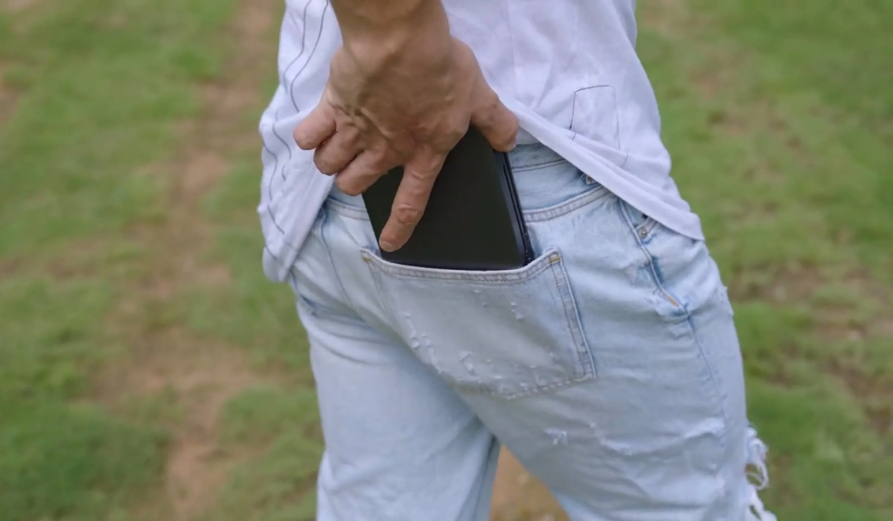 The Lunar 2-in-1 folds to 6 x 4.3 x 1.2 inches and weighs 28 oz