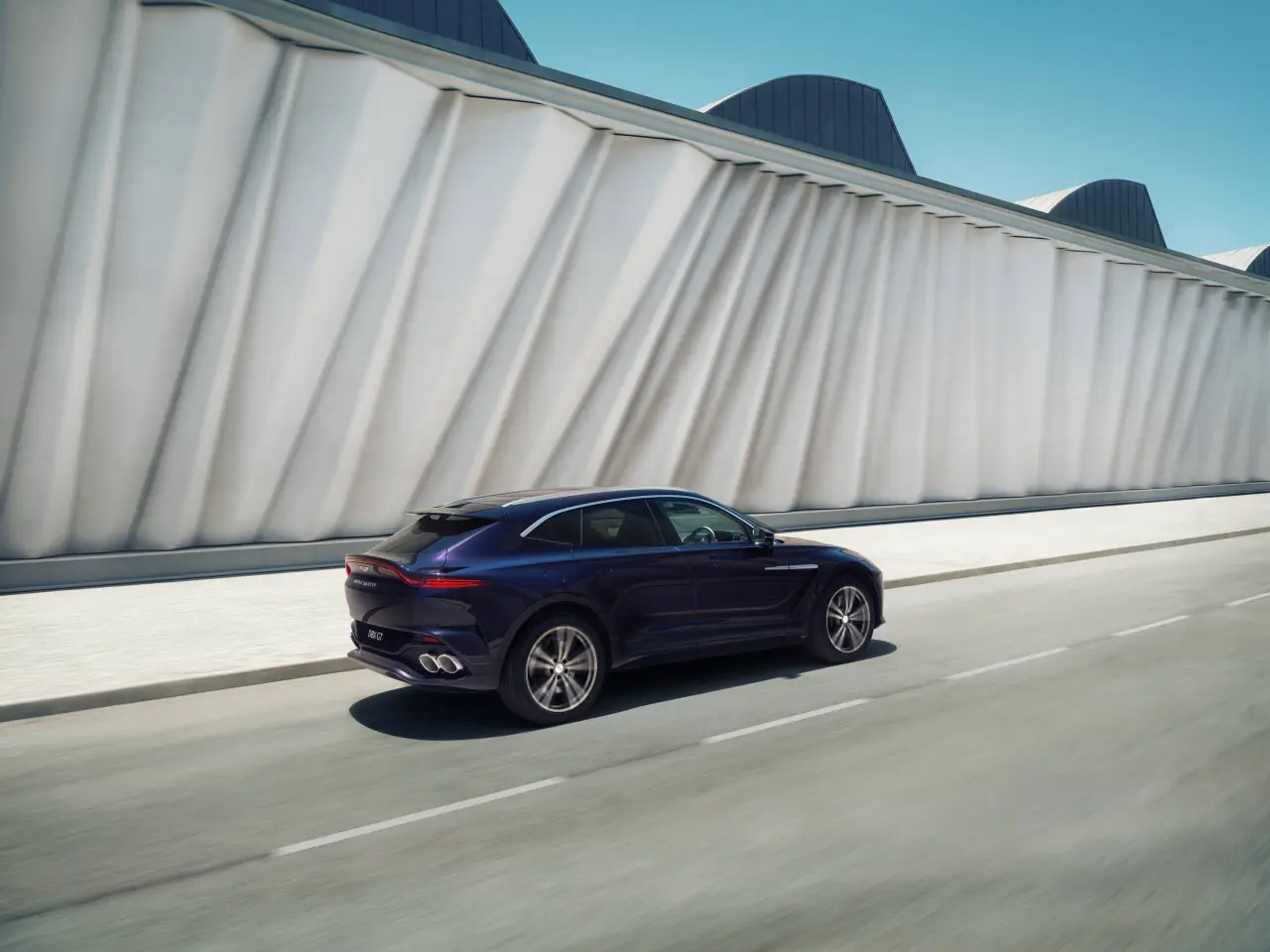 Yes it’s elegant and understated but the quad exhausts are a dead give-away: this is an extremely rapid SUV