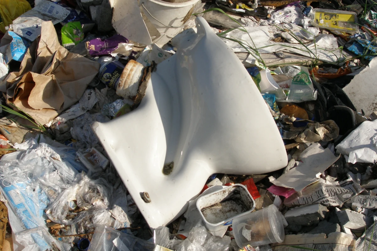 Unwanted toilets may soon have new life, as a component of cement (Photo: Shutterstock)