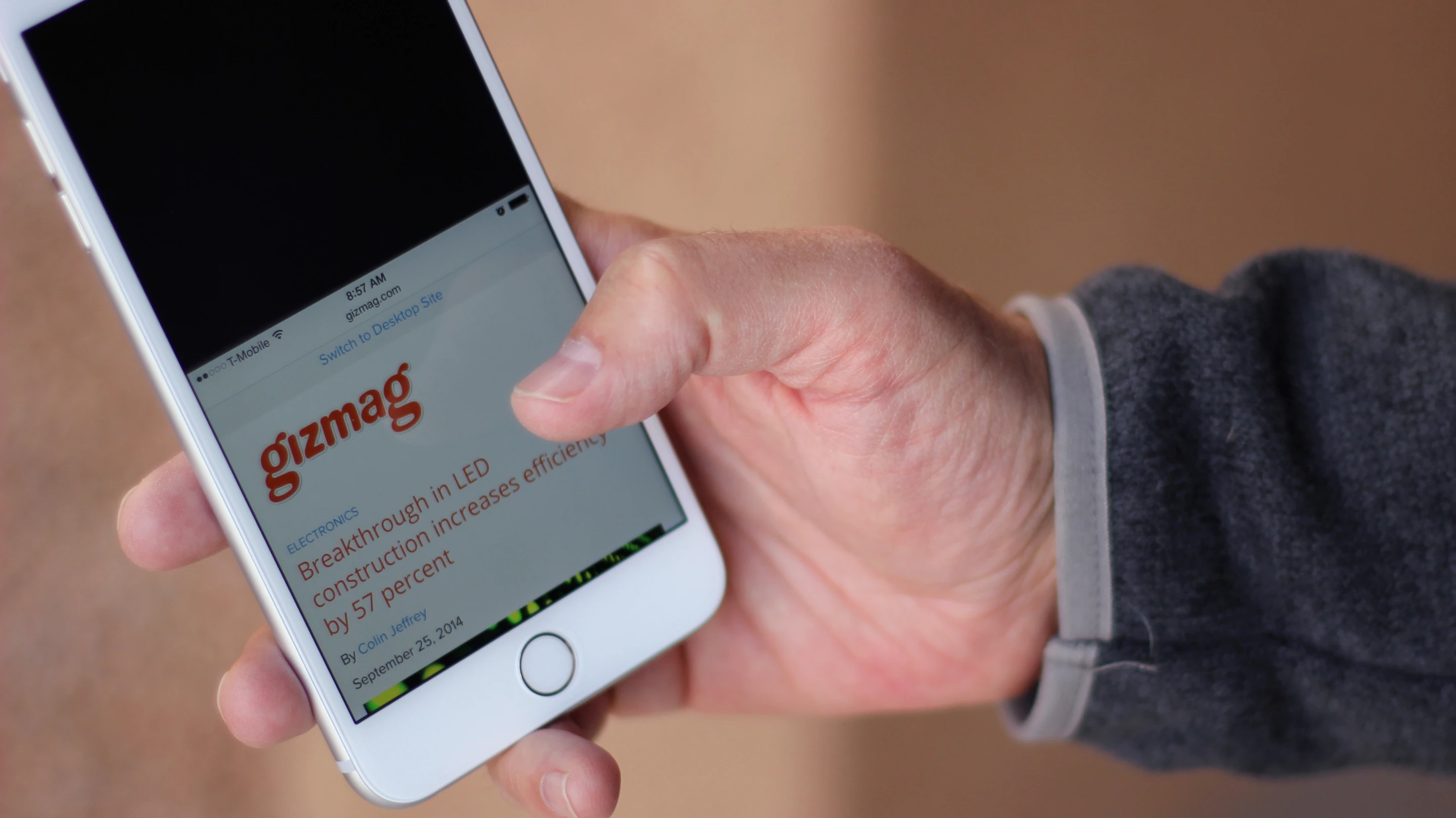 Reachability is Apple's one-handed mode: double-light-tap the Touch ID sensor to slide the top of the screen down (Photo: Will Shanklin/Gizmag.com)