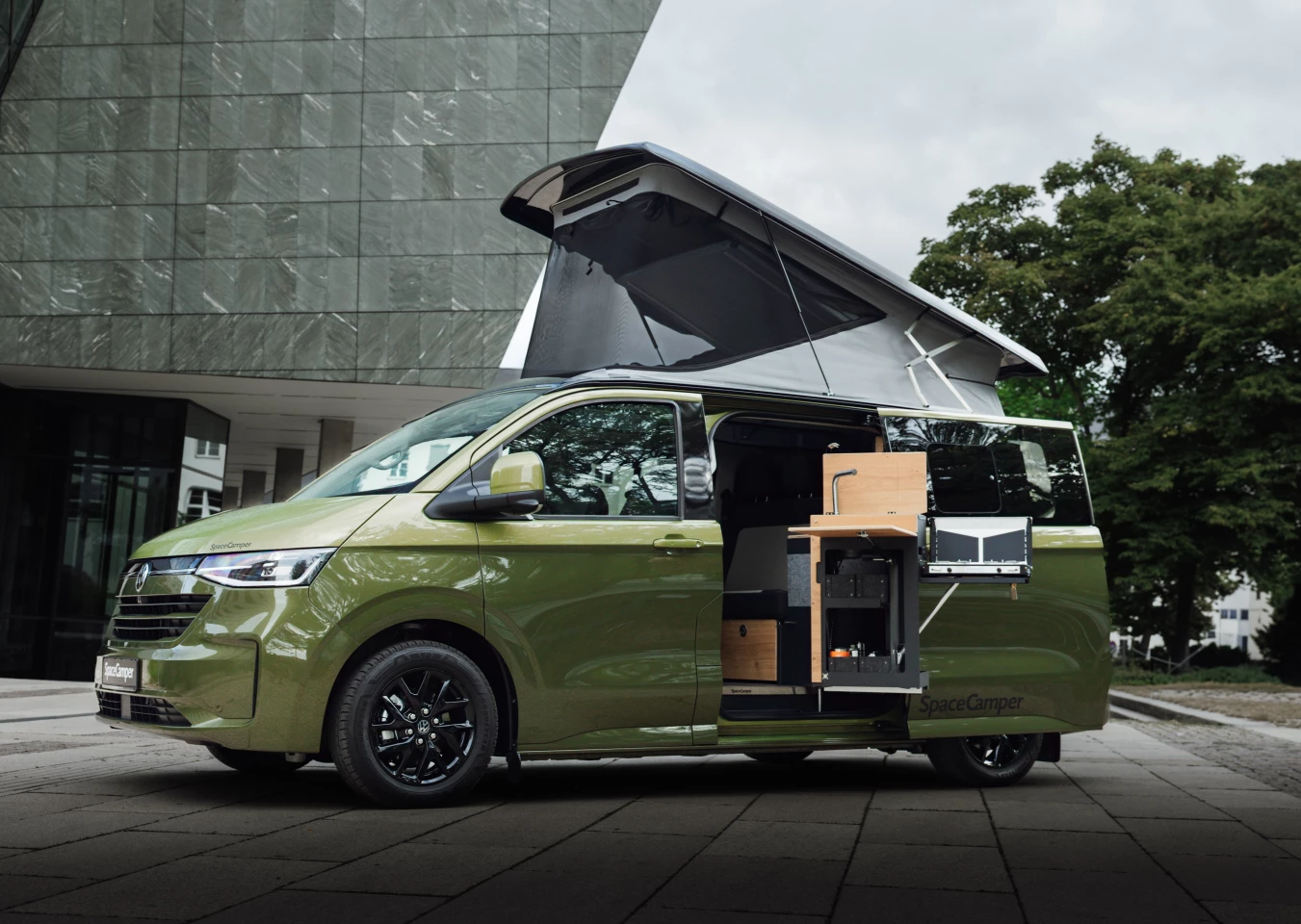 Spacecamper menjadi salah satu yang pertama menawarkan model Volkswagen Multivan dan Caravelle Camper Van, memberi pembeli dua pilihan untuk mengalami VW Van Living modern