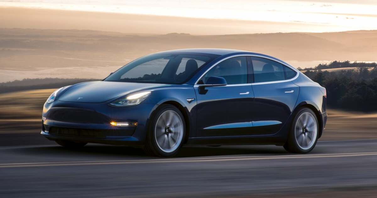 Tesla starts offering cheaper midrange Model 3