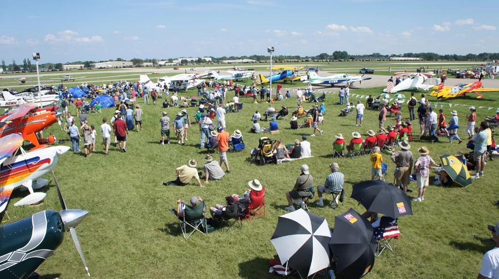 Crowds gather for the afternoon airshow
