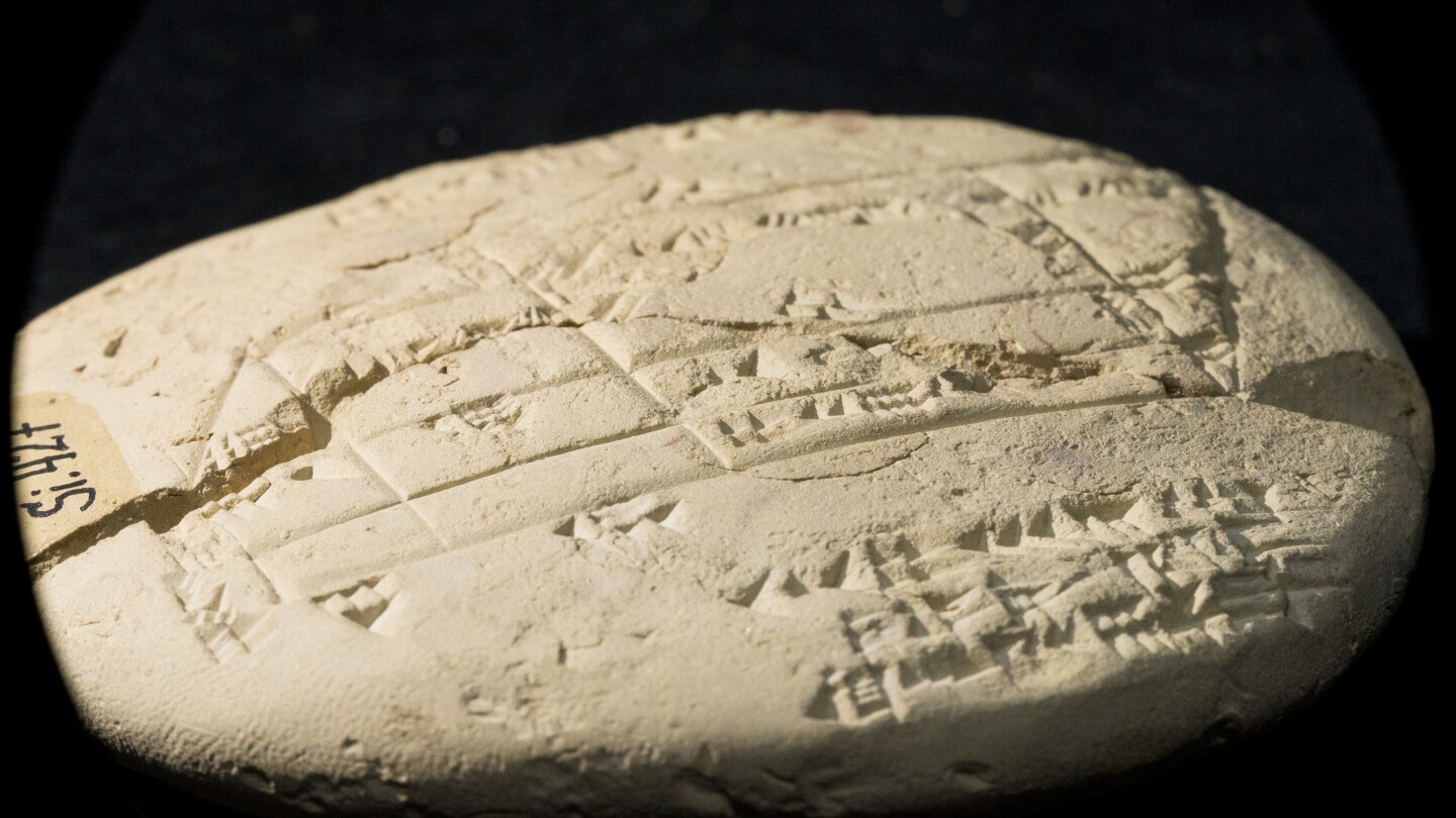 Ancient clay tablet bears the oldest known example of applied geometry