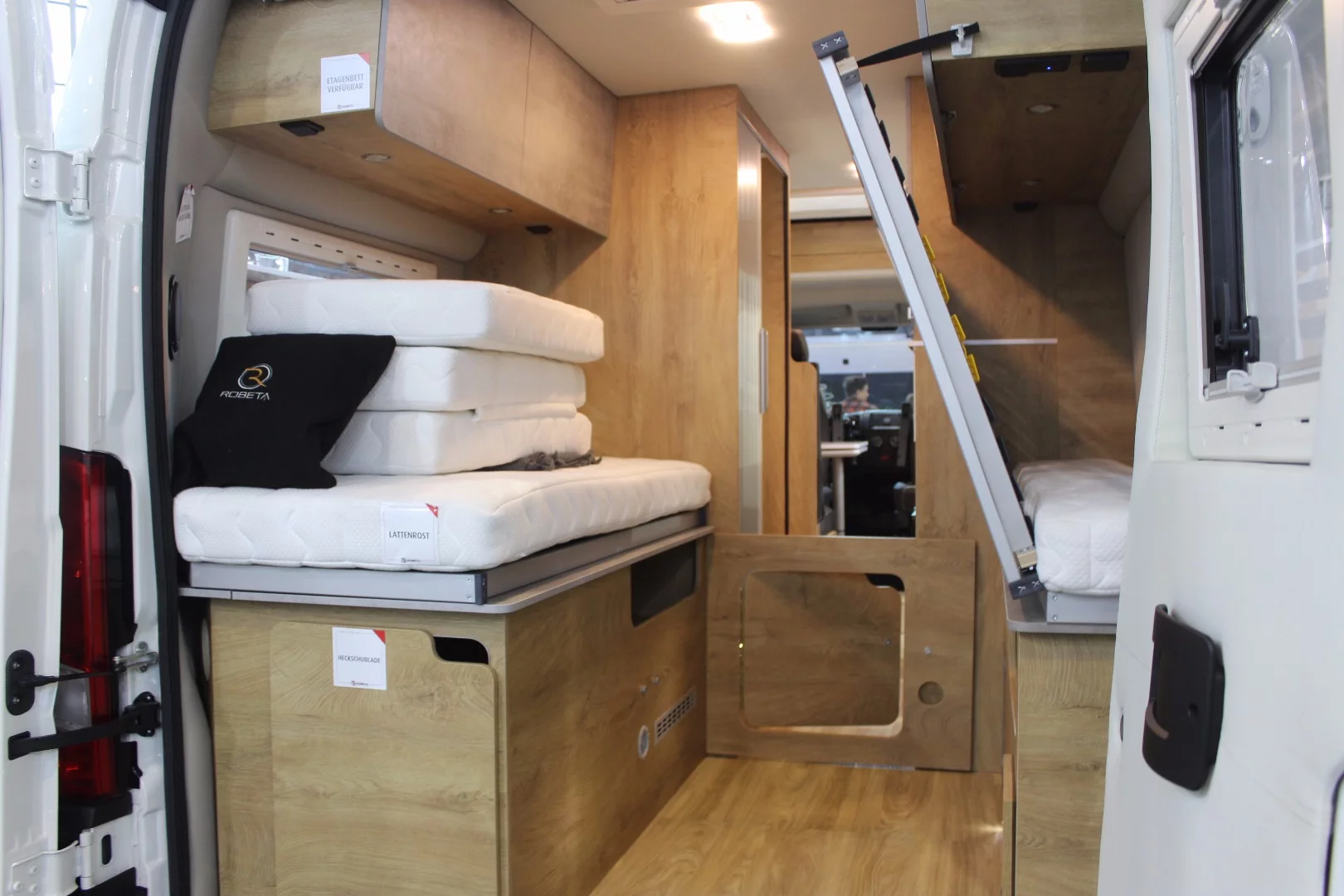 Robeta Helios 4x4 folding rear bed