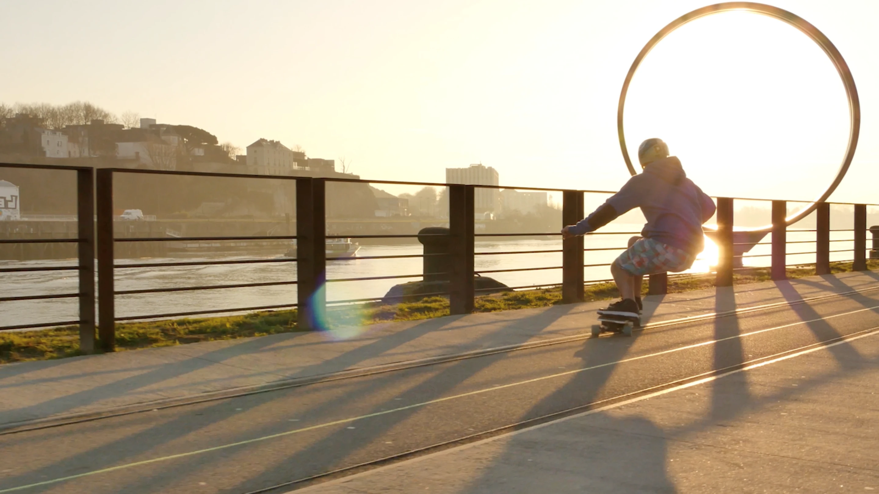 The Bird rider moves a foot forward on the front sensor zone to speed up and twists the back foot on the rear sensor to slow down
