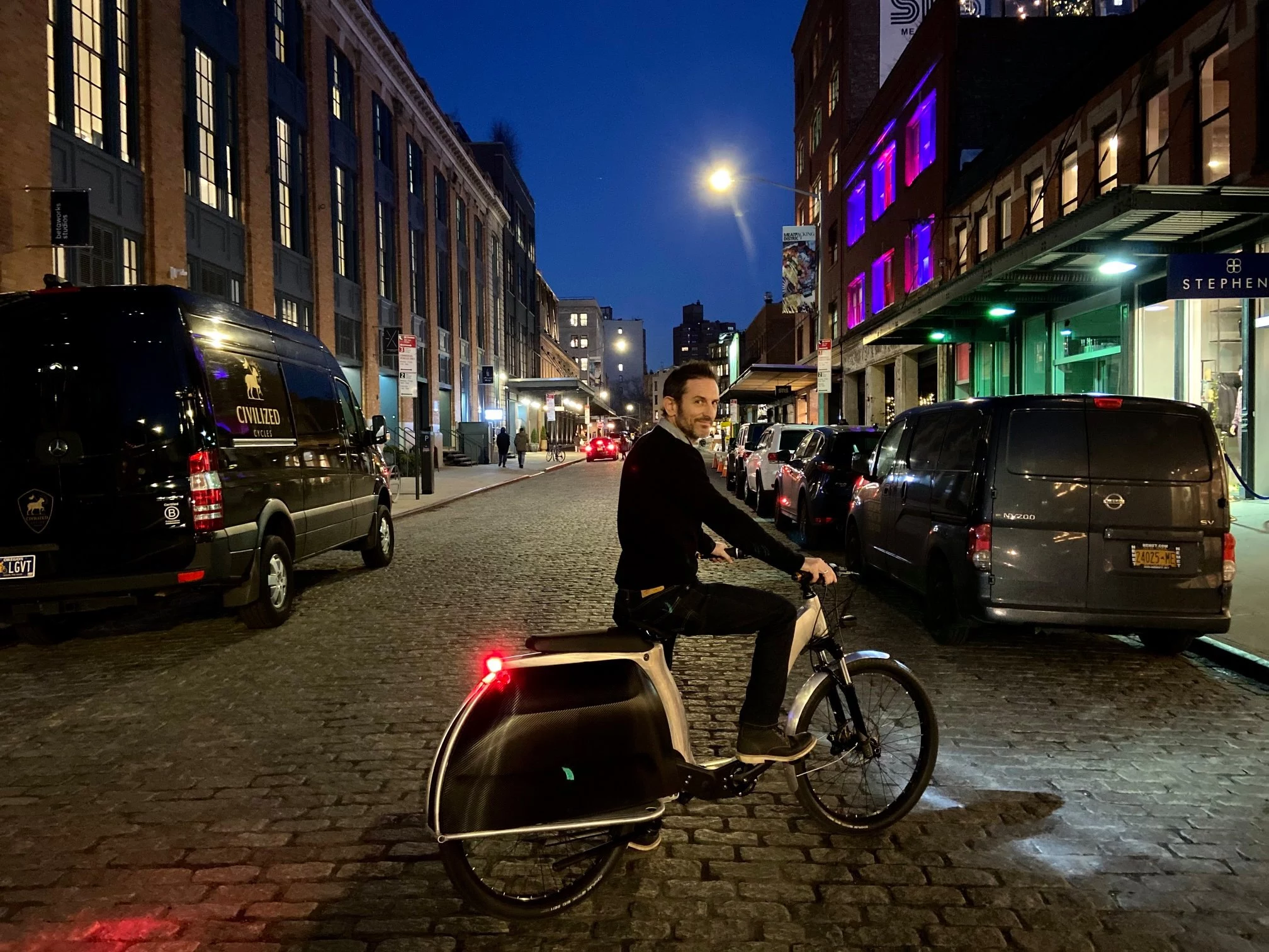 The integrated rear light doubles as a brake light