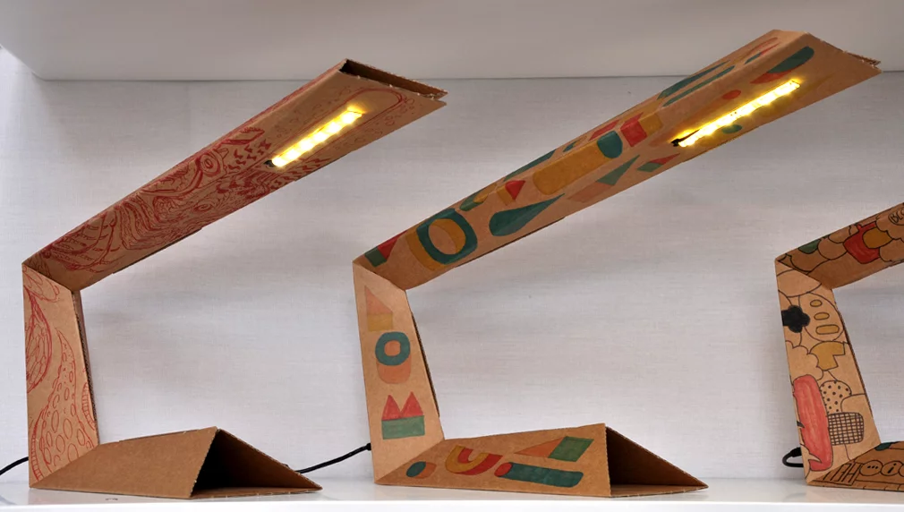 The 01LAMP foldable desk lamp is what you get when four young Italian designers get together and start folding old pizza boxes (photo Edoardo Campanale/Gizmag)