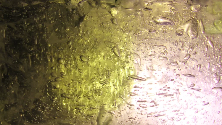 The suspended deposition process uses a gelatinous medium as a support structure, rather than subsequent layers of print material