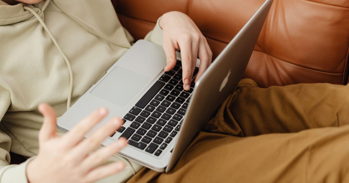 Mysteriöse Hauterkrankung eines Kindes auf Laptop-Nutzung zurückgeführt