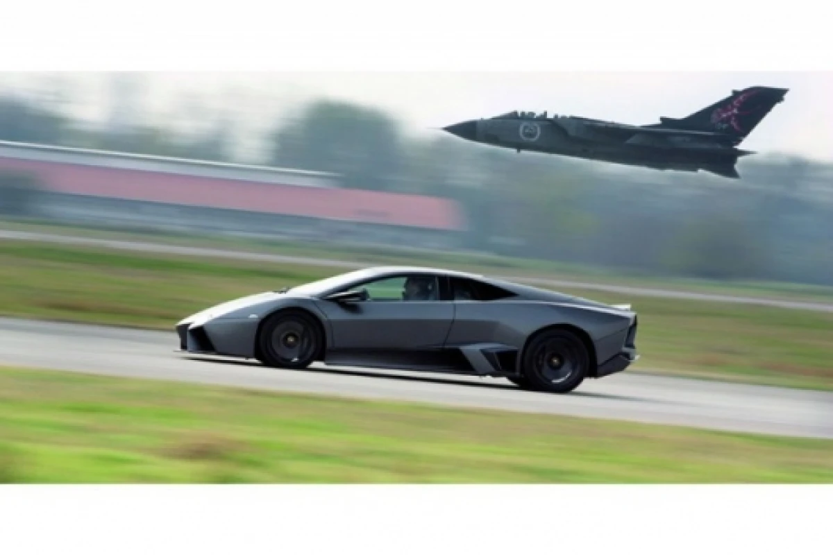 Lamborghini Reventón v Tornado A200-A aircraft