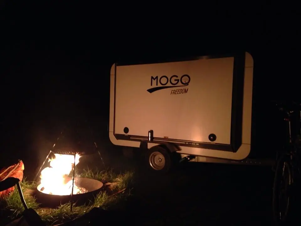 The Mogo Freedom trailer weighs 772 lb (350 kg) and has a payload up to 882 lb (400 kg)