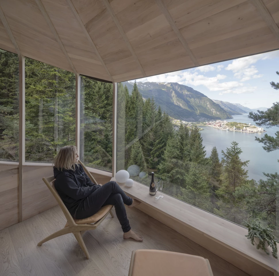Woodnest offers views of a nearby fjord and mount the Hardangerfjord in Odda, Norway