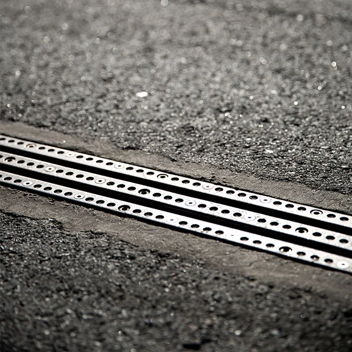 To prevent shocks, the electrified eRoadArlanda rails are earthed at the surface, with the conductor buried deep underneath