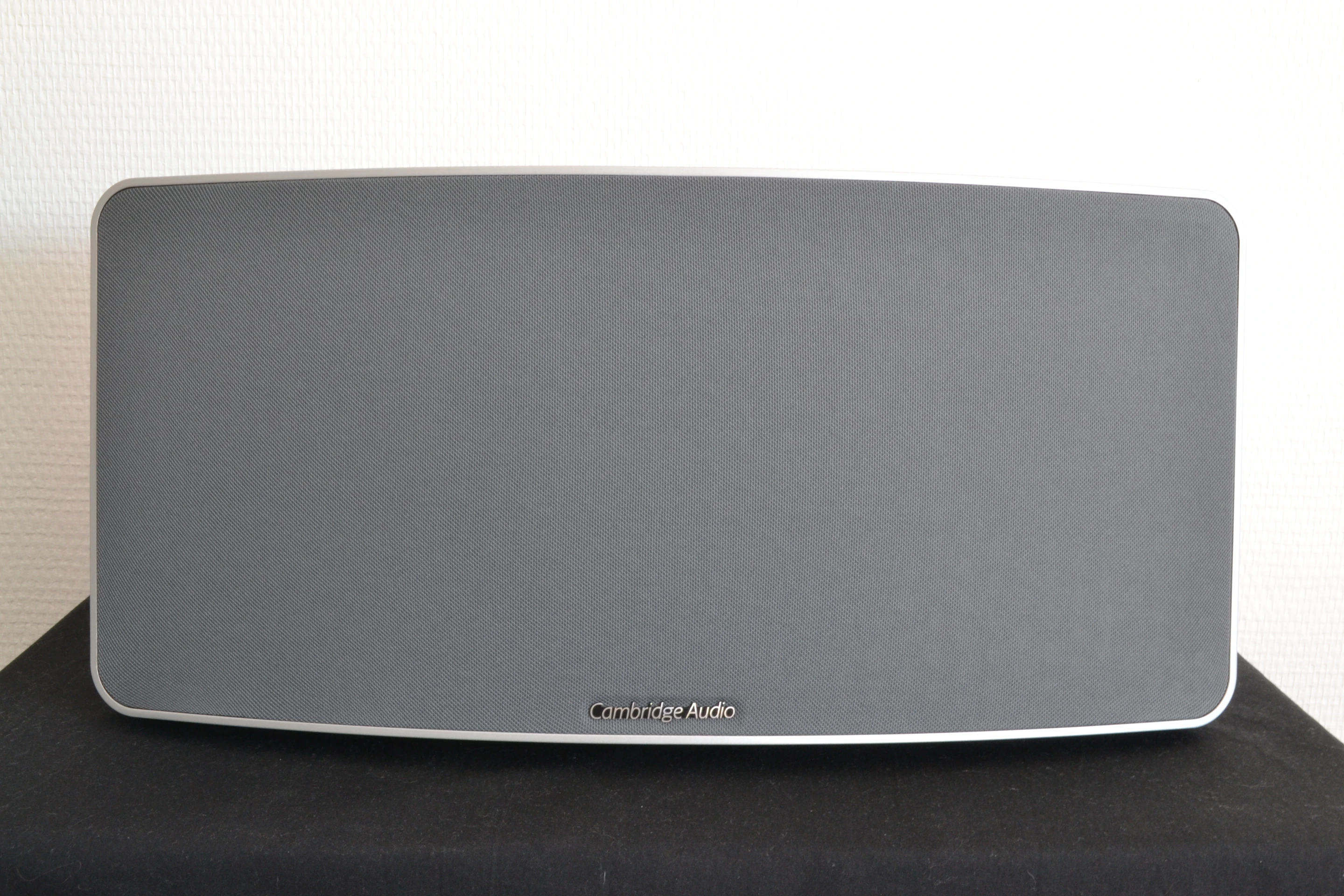 The simple, clean design of the Minx Air 200 means that it can be placed in almost any room without risk of clashing with the decor