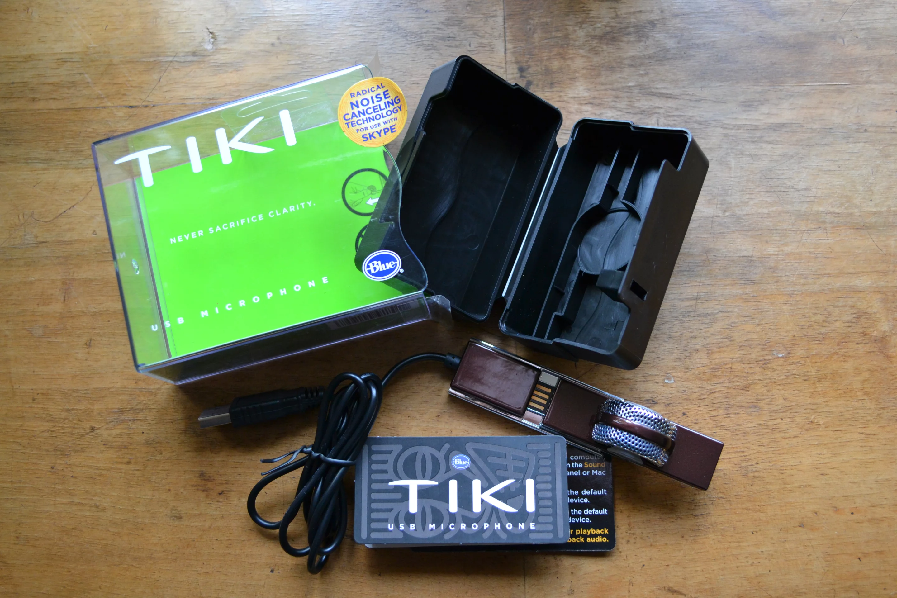 The packaging is 100 percent recyclable, the black part doubles as a container for Tiki and the USB extension cable