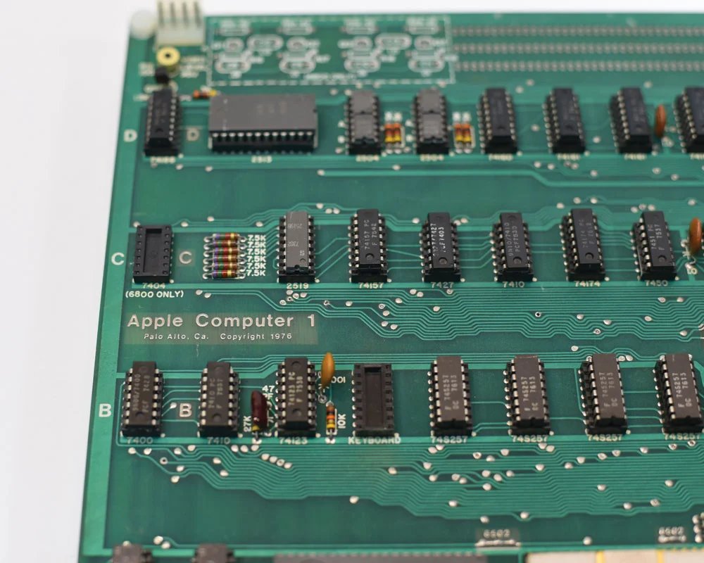 Board showing the Apple label