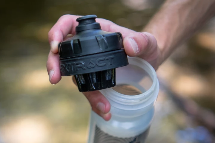 The Extract Water Filter goes between the lid and main body of existing Specialized Purist bottles