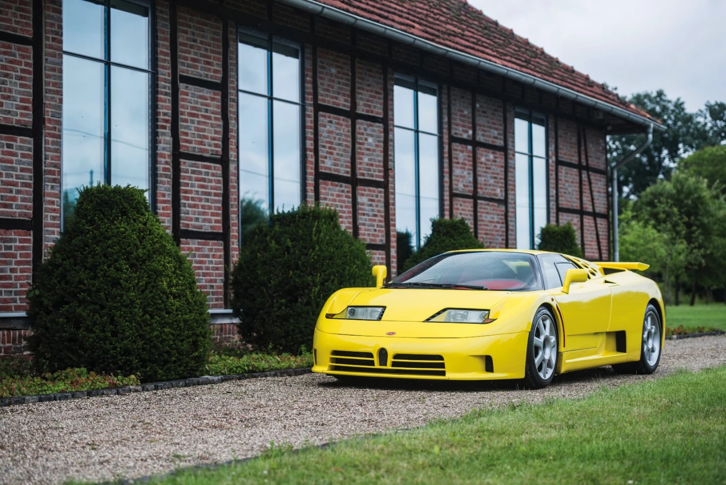 Given the quality and rarity of the EB110, and the spectacular first and third iterations of the Bugatti company, the EB110 will certainly become a million dollar car sooner or later, with this 1995 Bugatti EB110 Super Sport setting a world record for the marque at £627,200 ($958,332).