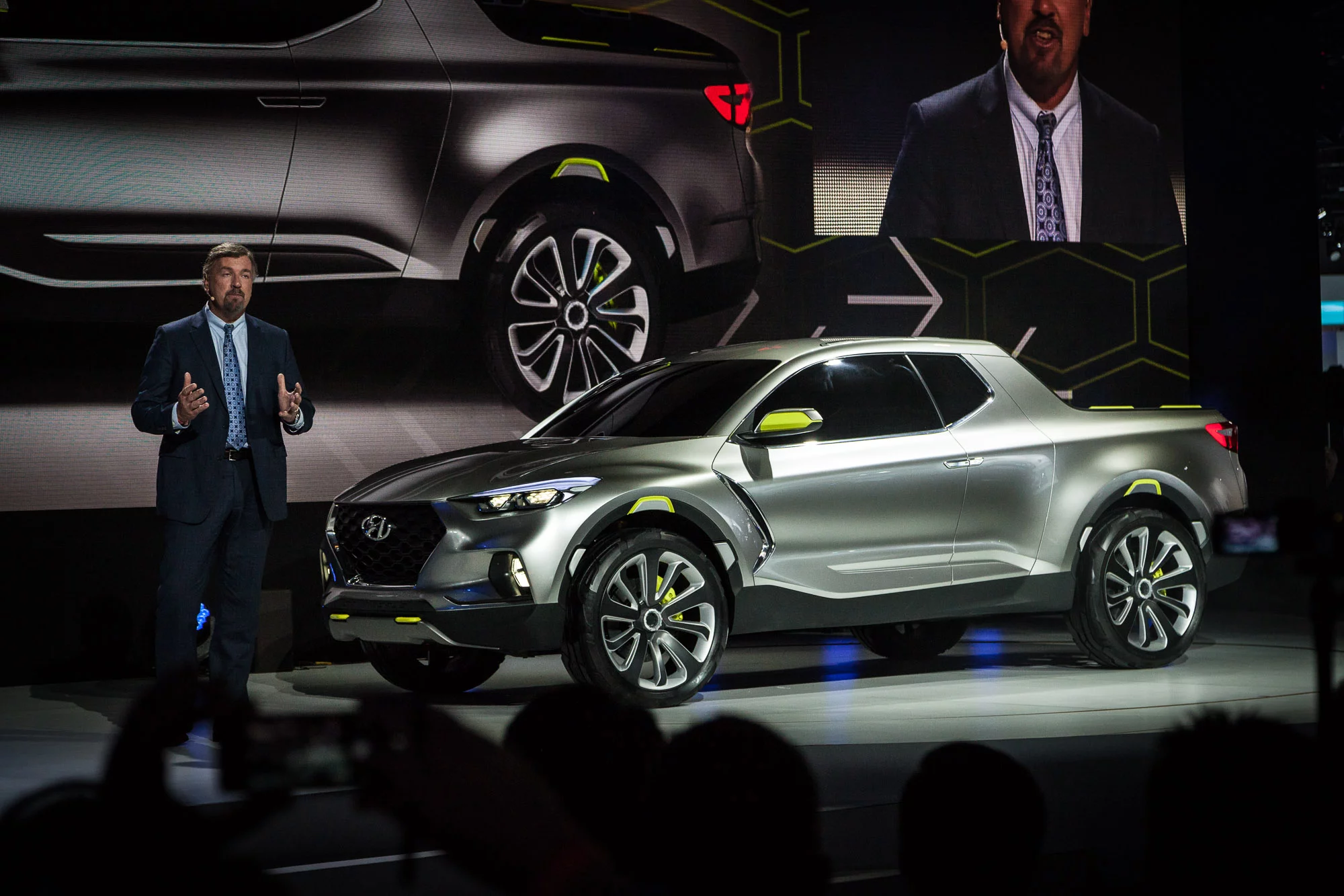 Hyundai's Santa Cruz Crossover, with its extendable tray, is targeted at "urban adventurers." It's a concept for now, but Hyundai is pushing hard to get something to production to take advantage of solid growth in the pickup sector. (Photo: Gizmag/Loz Blain)