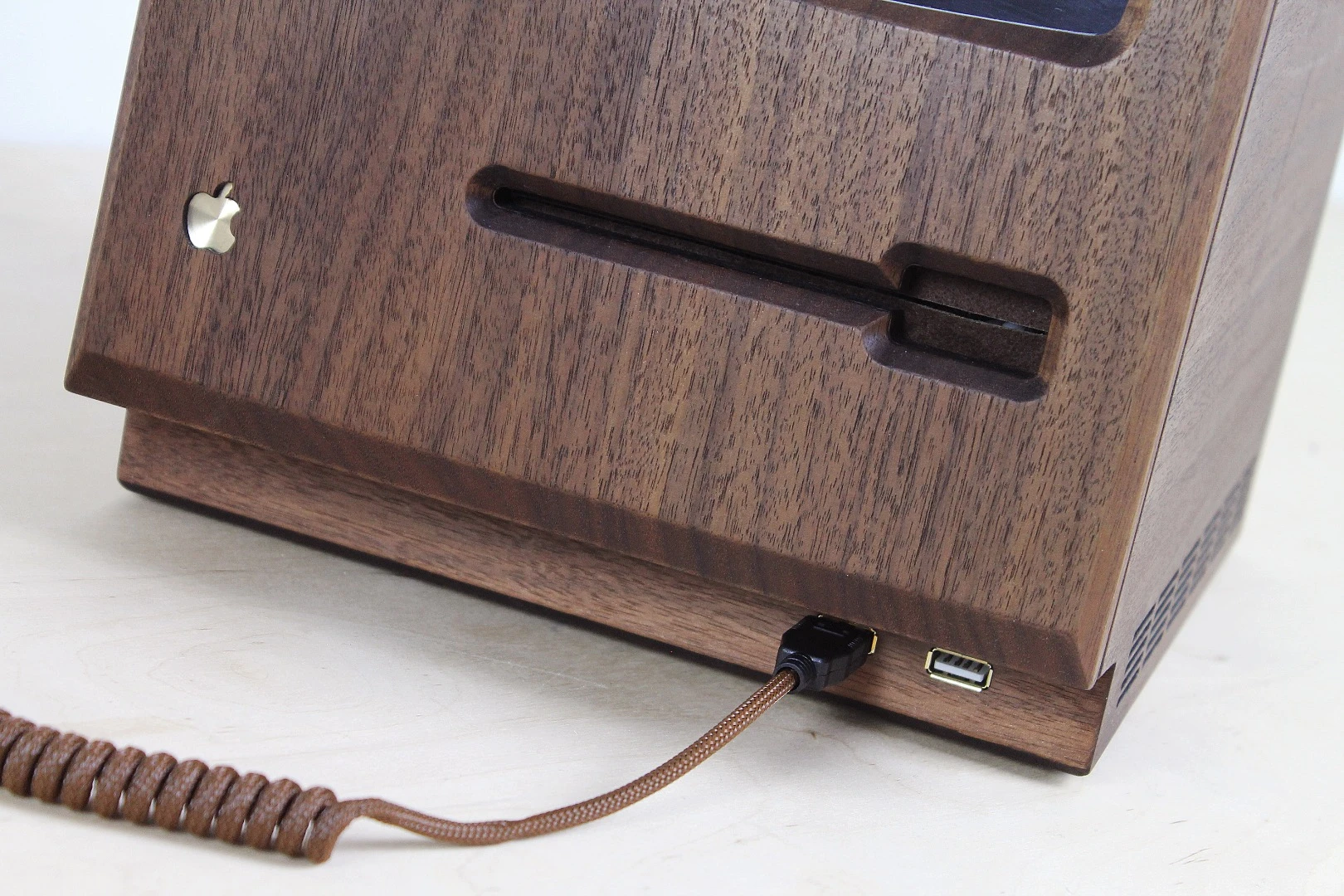 The Golden Apple: A replica of an old Apple MacIntosh fitted with a working Mac Mini