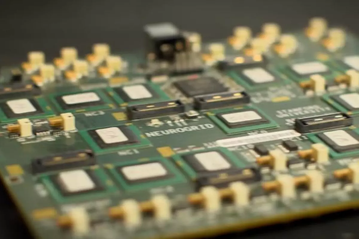 A group of engineers at Stanford have developed an iPad-sized, highly power-efficient way of simulating a million neurons and billions of synapses for as low as US$400 (Image: Stanford University)