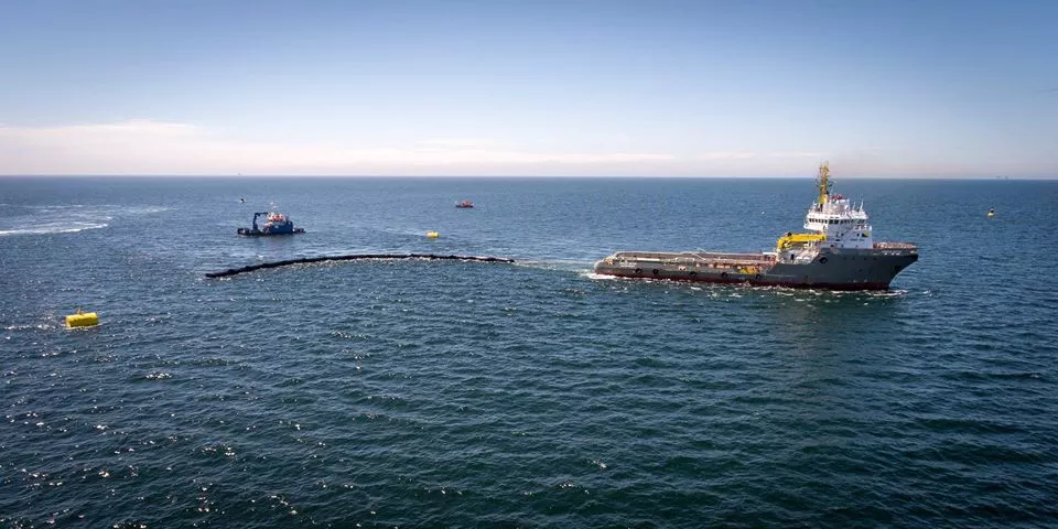 Underwater camera footage revealed that failing shackles connecting the barrier to the mooring system were the source of the problem