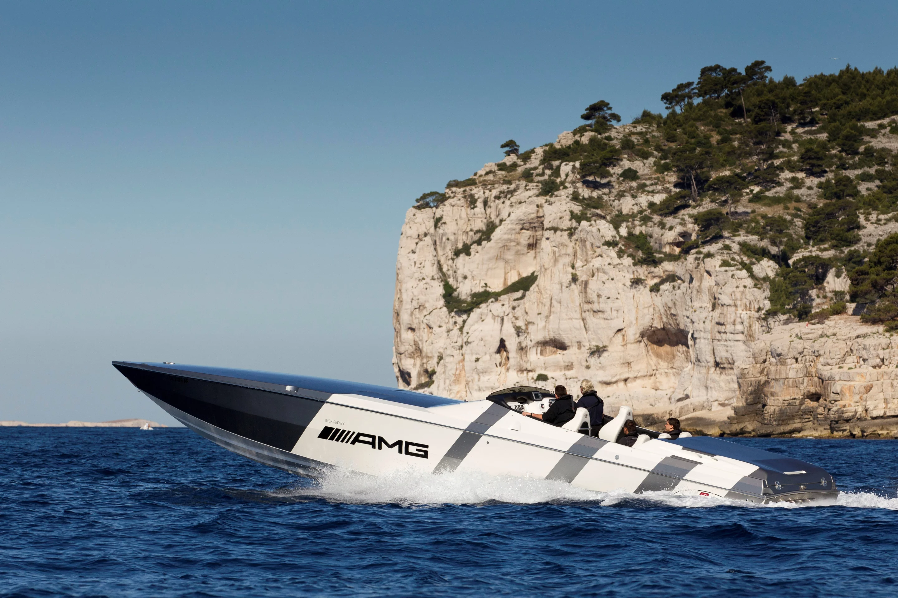 Slowly cruising around a point in the AMCGR Electric Top Gun