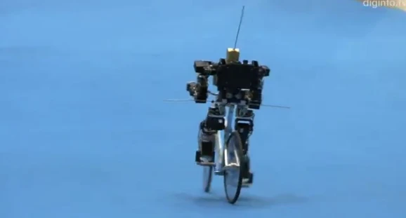 RoboBiker pedals away (Photo: DigInfo.tv)