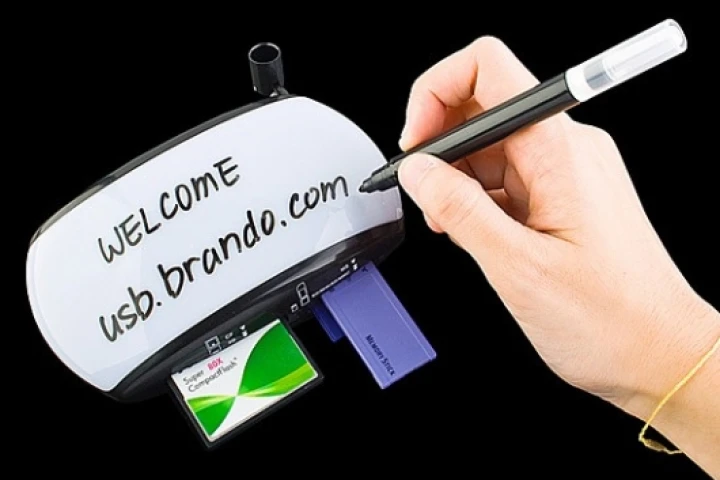 The Brando USB Moody Card Reader with Erasable Memo Pad(Images: Brando)