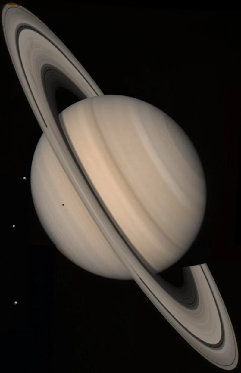 Saturn as seen by Voyager 2