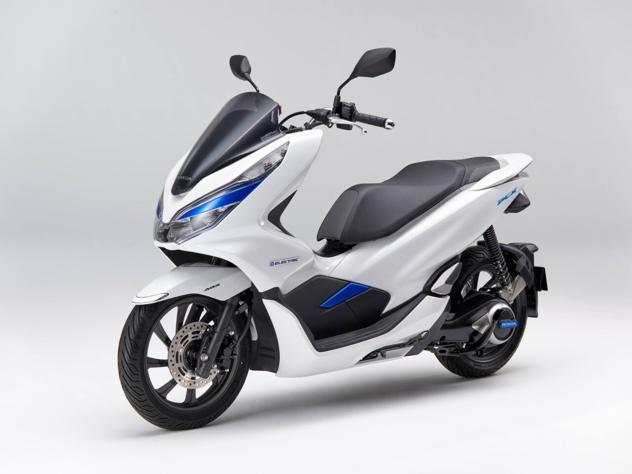 Honda announced last November that the PCX Electric scooter will go into production in the second half of 2019, but it won't be available for the general public