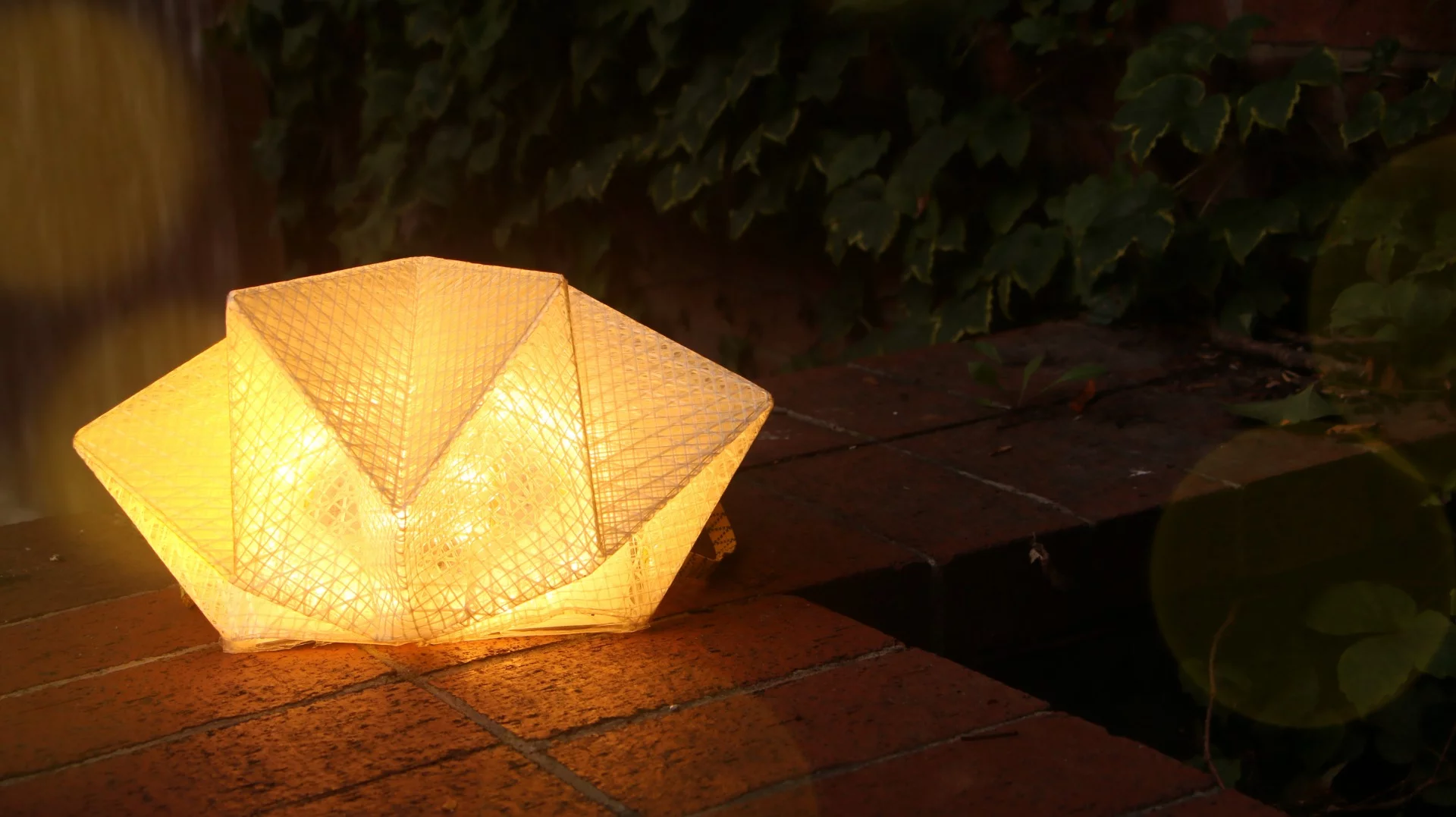 Qwnn has five brightness settings, between 45 and 320 lumens