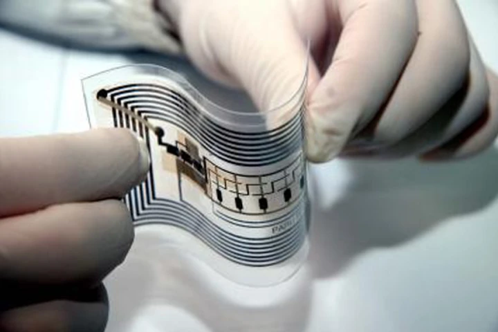 RFID tags printed through a new roll-to-roll process could replace bar codes and make checking out of a store a snap (Image: Gyou-Jin Cho/Sunchon National University)