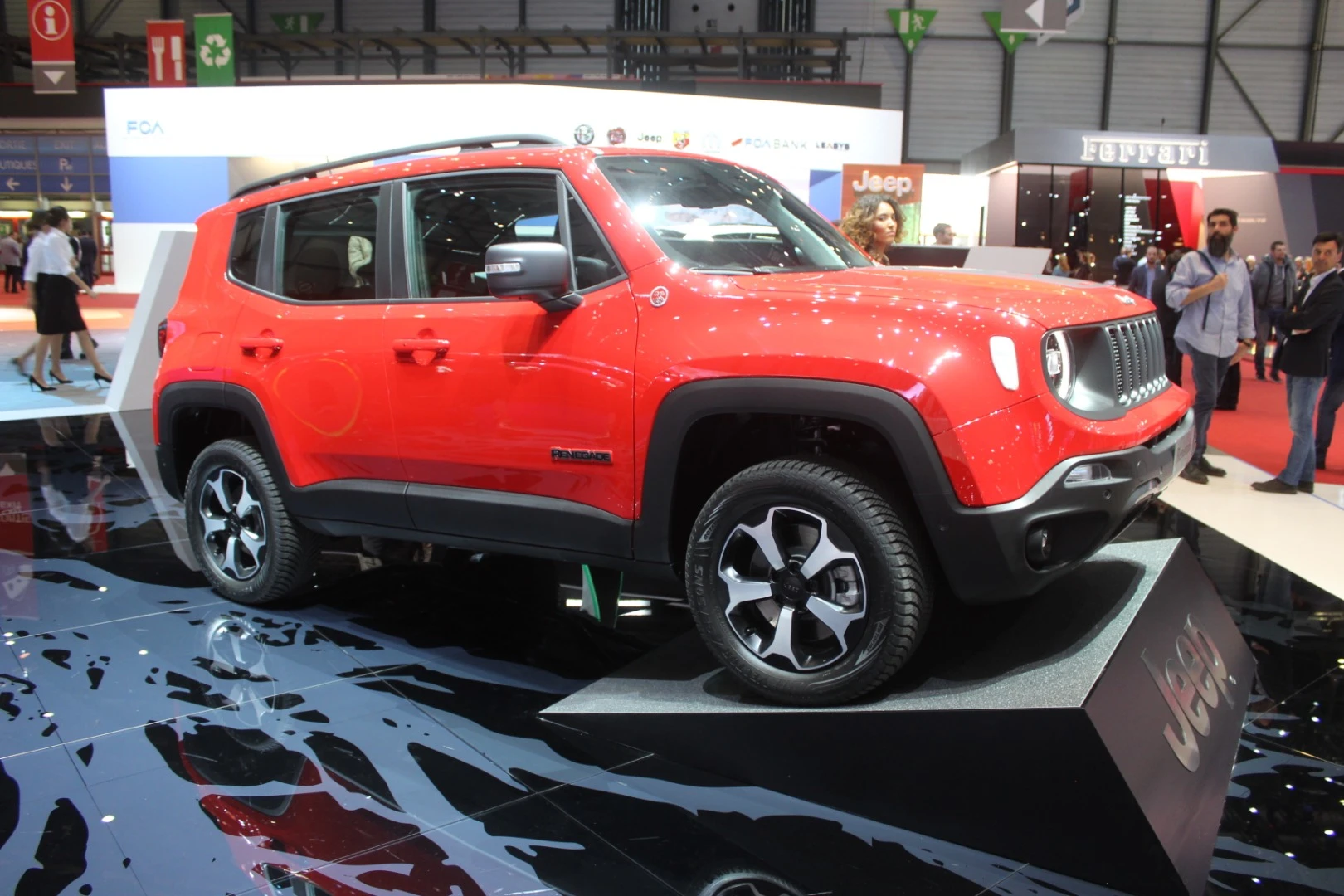 Like the Compass, Jeep's Renegade 4X4E combines an efficient 1.3-liter, 4 cylinder turbo engine with a plug-in electric powertrain for around 50 km (31 mi) of all-electric range