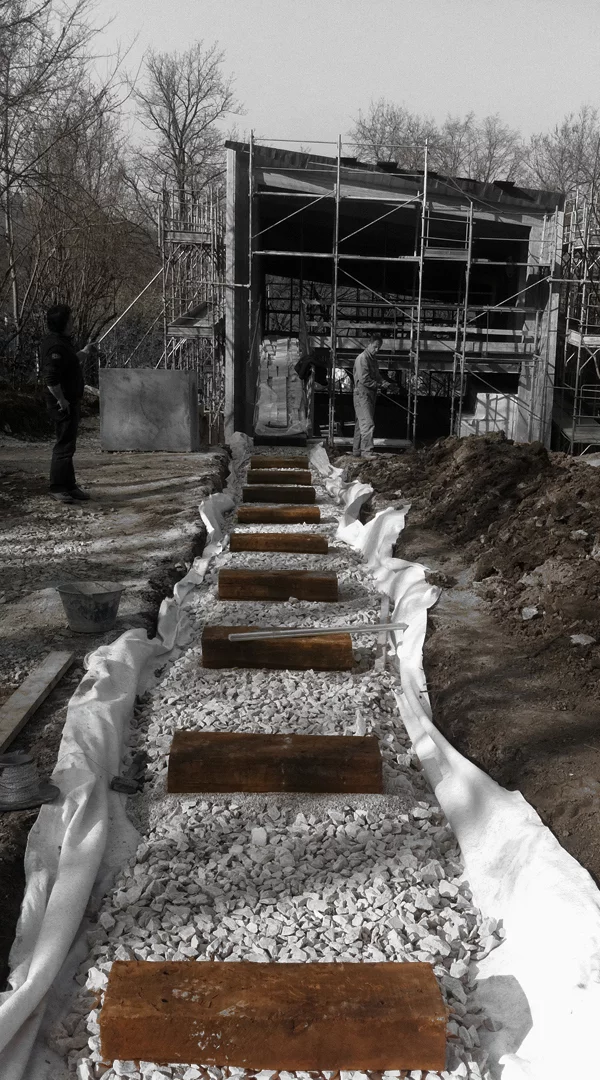 Construction of Tvzeb zero-energy home by Traverso-Vighy architects