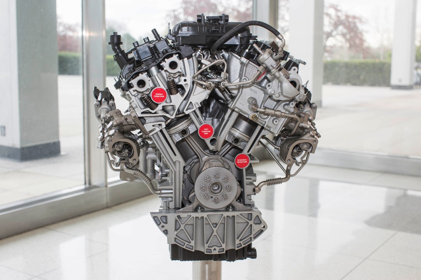 The 3.5L engine has injectors at the intake port and inside the cylinder, which maximizes fuel spray to better control the engine’s burn rate