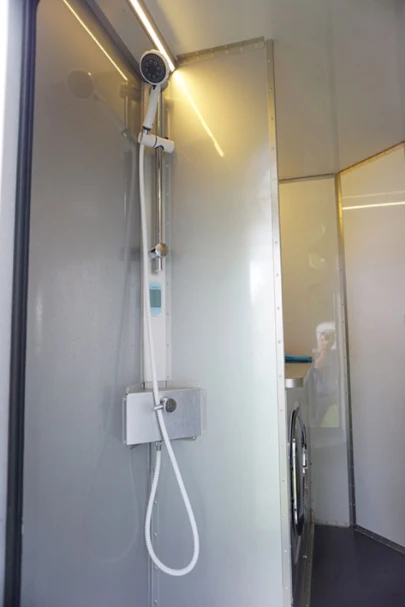 sCarabane shower