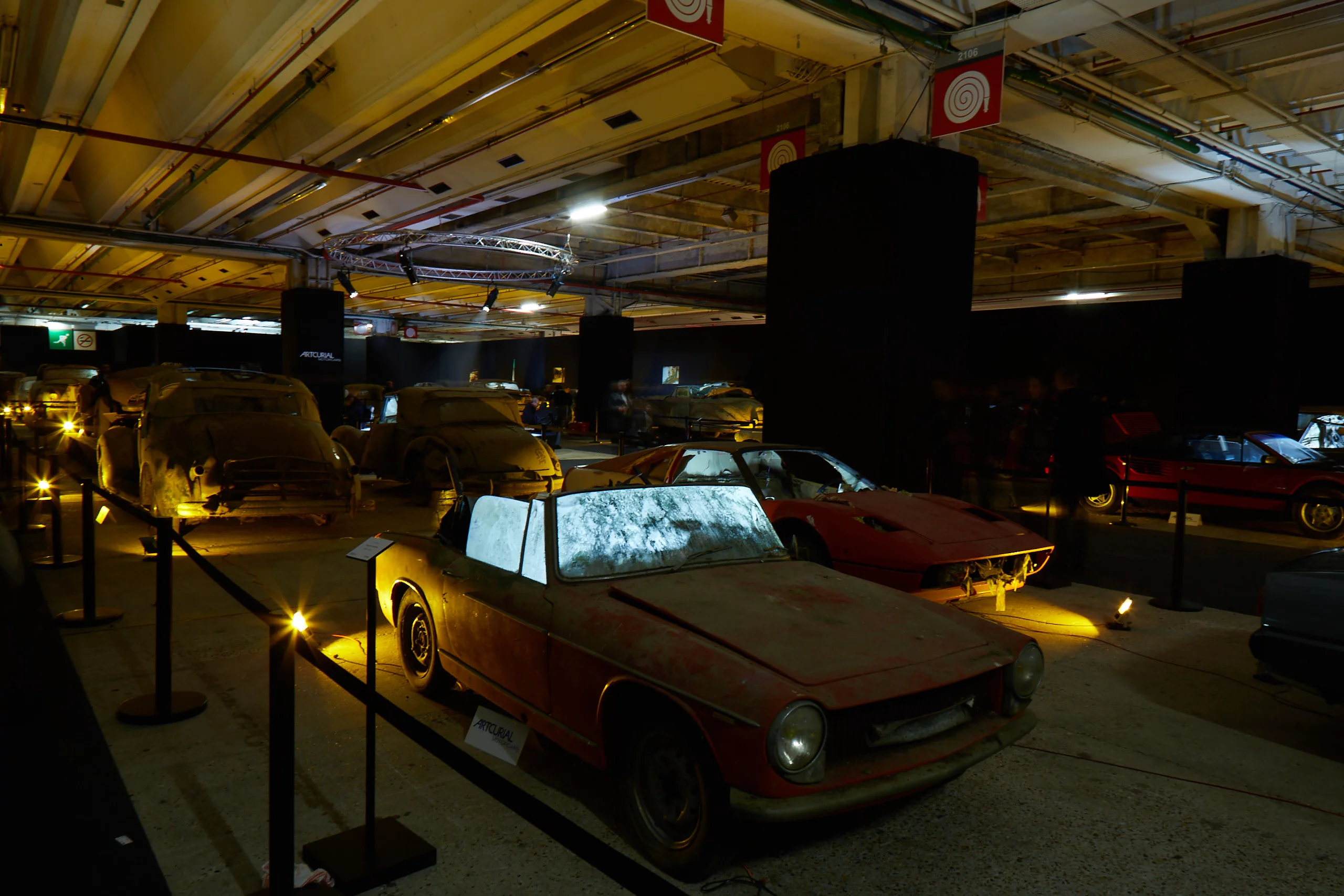 The public exhibition, staged as a tribute to the museum Roger Baillon had dreamed of, attracted close to 15,000 visitors a day, many of whom had made a special trip from outside France to see the sleeping beauties. The auction included a pre-emption by the Musée de l’automobile de Compiègne to acquire lot 33, a 1936 Panhard-Levassor Dynamic X76 coupé junior.