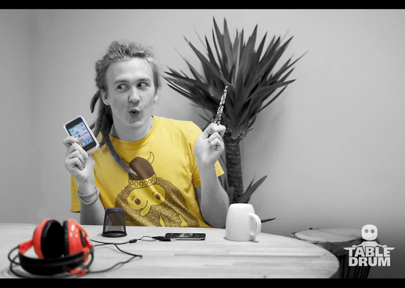 With the TableDrum app loaded on the device, users will need to grab household, kitchen or office objects, place them in front of the device's microphone and then associate a drum sound with the tap made on the cup, pot or table top