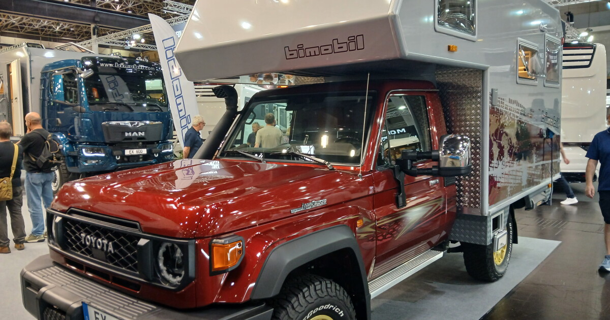 With its red Land Cruiser cab and right-sized build, the EX 270 caught our eye immediately and held out camera lens hostage for a while
