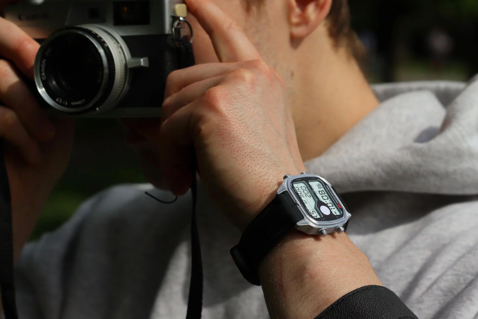 One charge of the LMW-V1's battery is claimed to be good for about one month of use