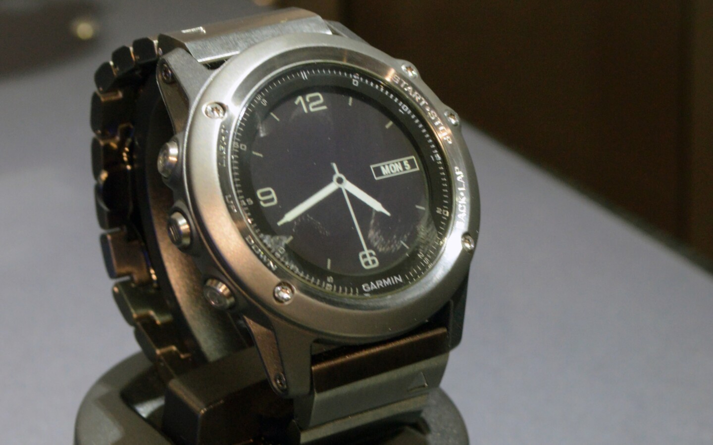 The Fenix 3 features customizable watch faces (Image: C. C. Weise/Gizmag)