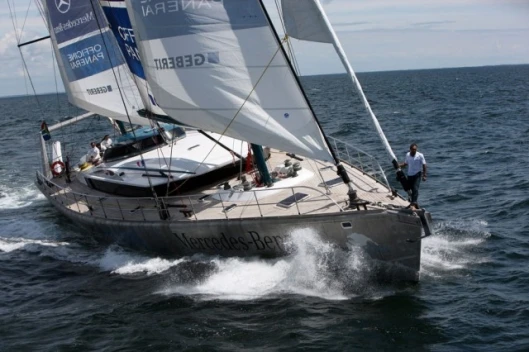 Within its sustainability strategy "TrueBlueSolutions" Mercedes-Benz is partner and main sponsor of Mike Horn's four-year PANGAEA Expedition.