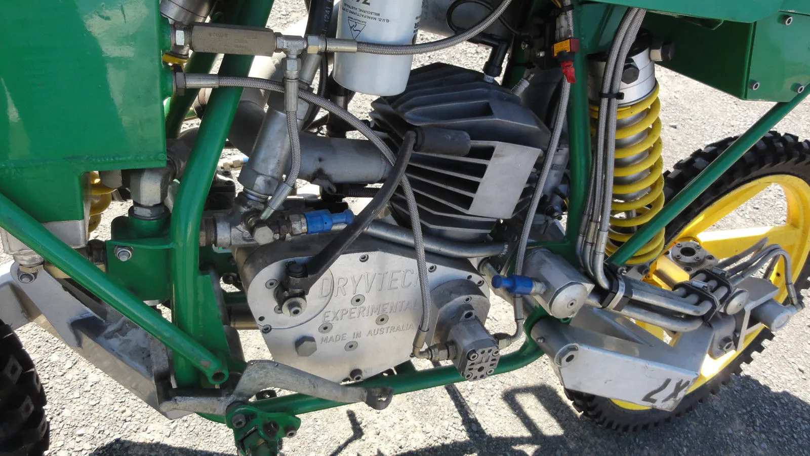 Dryvtech 2x2x2 - 2-stroke engine powers a high pressure hydraulic pumb