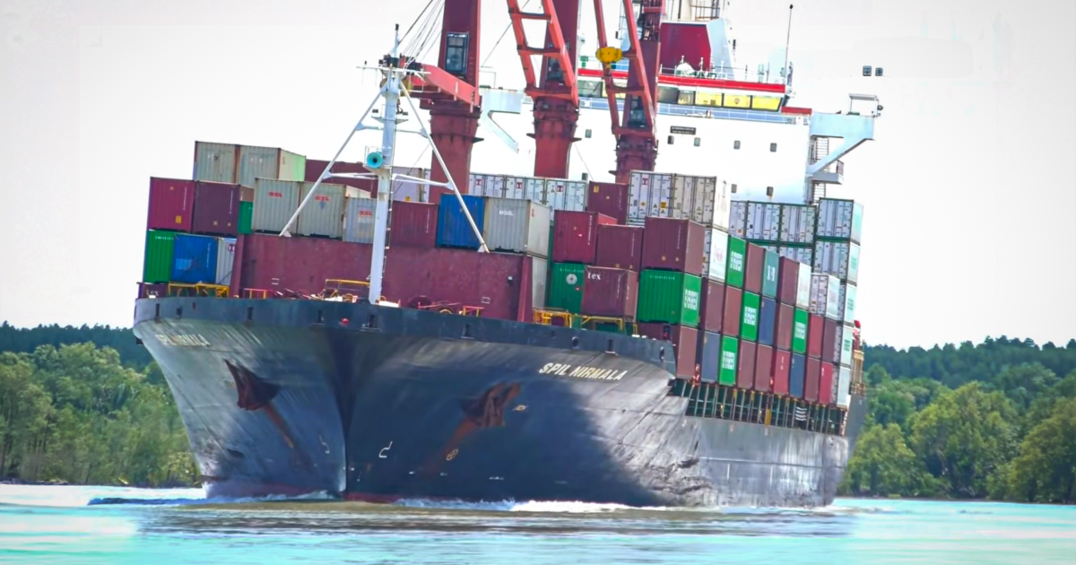 Watch: Huge cargo ship 'drifts' around a remarkably tight turn