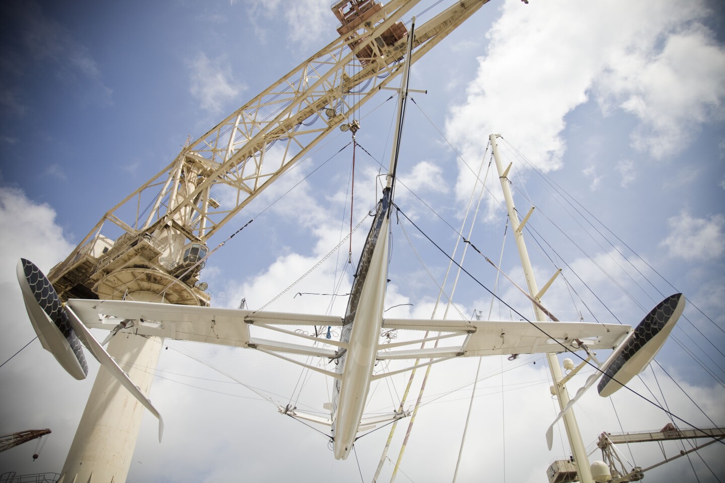 L'Hydroptere from below