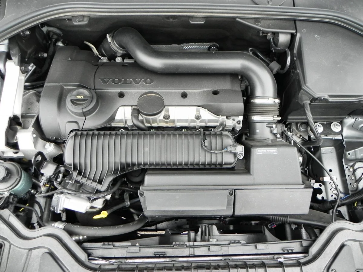 The T5 AWD and T5 AWD Inscription have a slightly beefier 2.5-liter four-cylinder rated at 250 hp (186 kW) and 266 lb-ft (361 Nm)