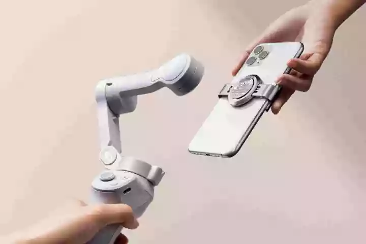 A magnetic clamp or ring holder can be attached to the back of a phone, allowing for quick and easy magnetic attachment to the OM 4 stabilizer